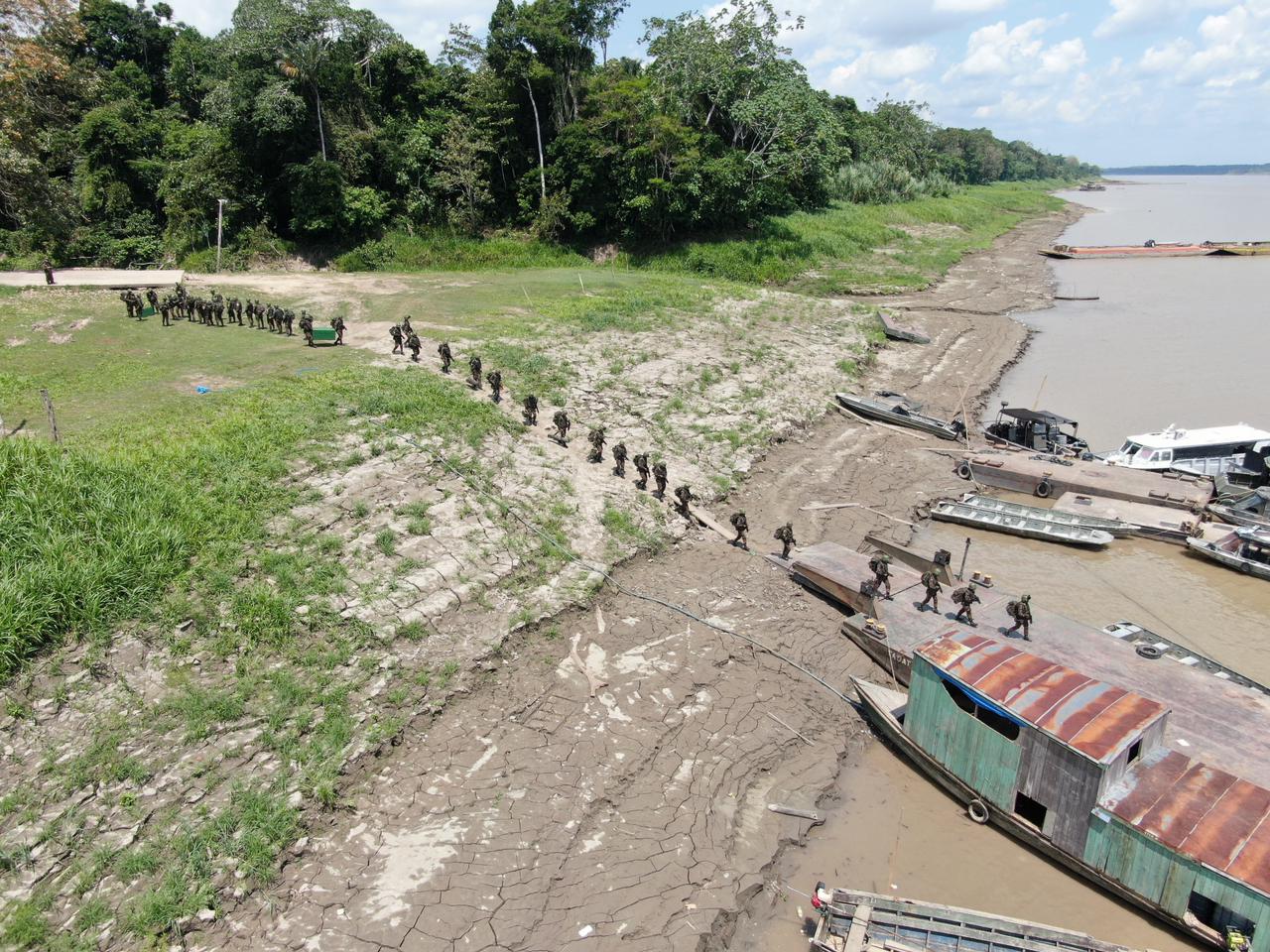 Exército Brasileiro combate crimes transfronteiriços e ambientais na região  Amazônica - Dialogo Americas