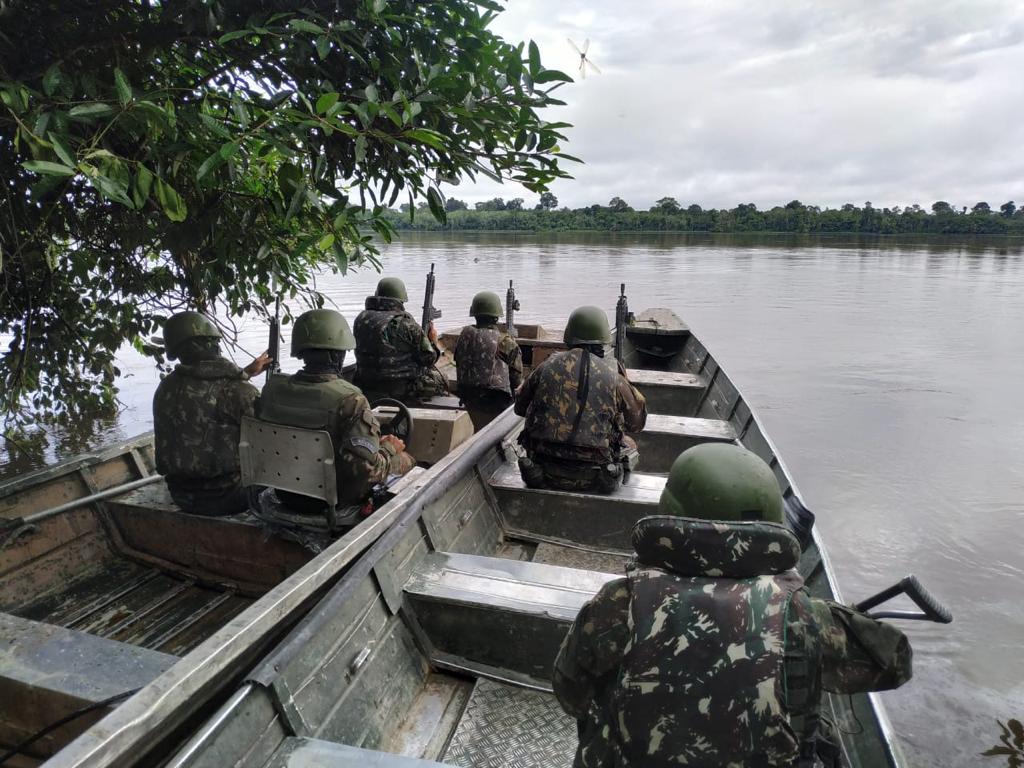 Exército Brasileiro combate crimes transfronteiriços e ambientais na região  Amazônica - Dialogo Americas